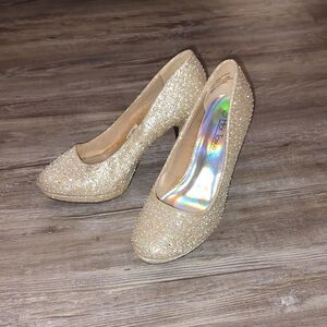 Hot Tomato Fireworks  gold sparkle  graduation prom heels Sz 7.5